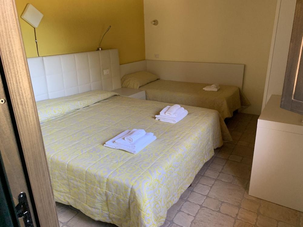 Liscia Country Relais Pensionat Sant'Antonio di Gallura Exteriör bild